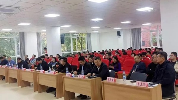 哈东网创始人吴鹏参加AI+自动化赋能石油化工发展研讨会暨石油化工自动化智库专家论坛（天津站）